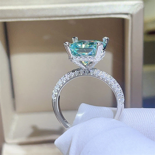 LuxeJewelsâ„?â€?ParaGreen Royal â€?5K Moissanite Signature Ring